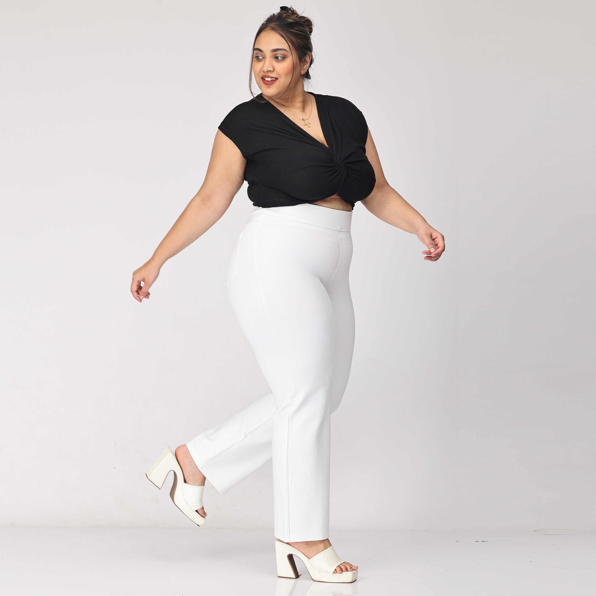 White Pants For Women Best Summer Looks 2023 - LadyFashioniser.com-anthinhphatland.vn